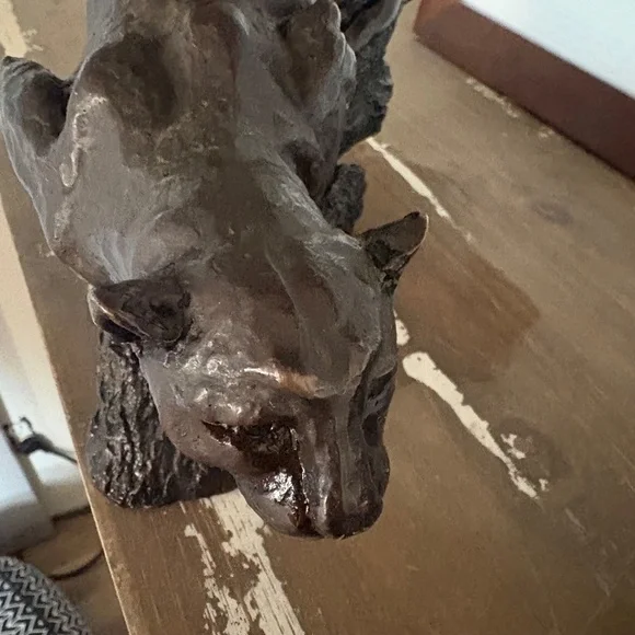 Striking Large Prowling Panther/Cougar Sculpture on a Naturalistic Log Base - Picture 9 of 13